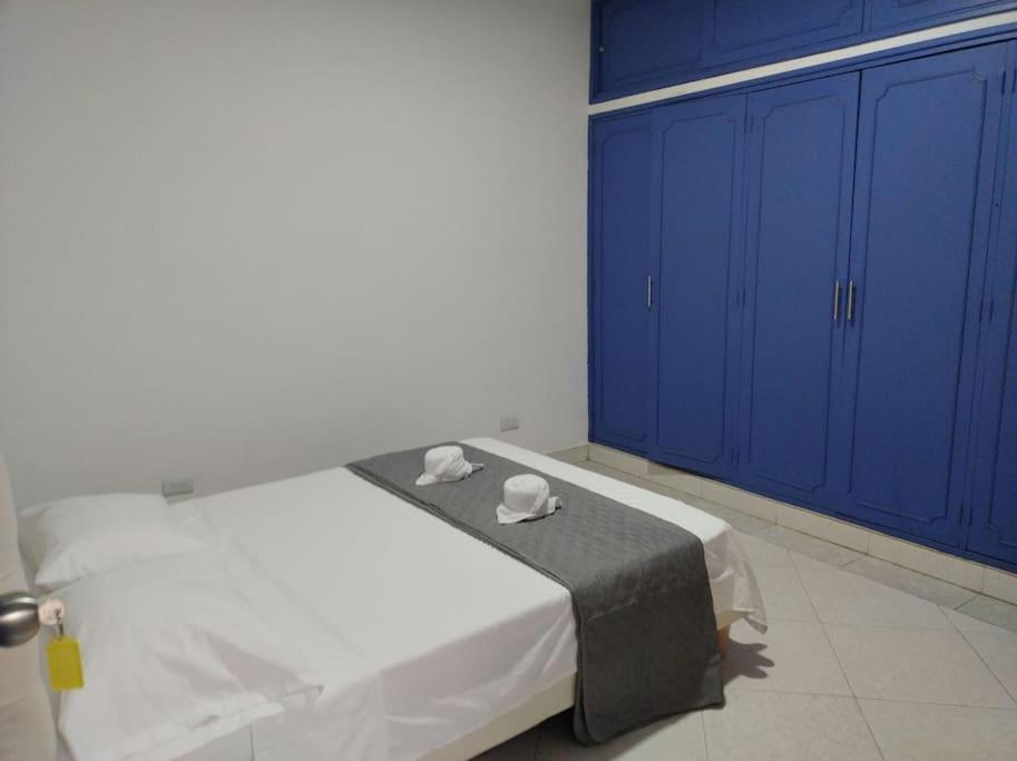 Descubre Cali desde este acogedor apartamento ubicación central y privacidad garantizada