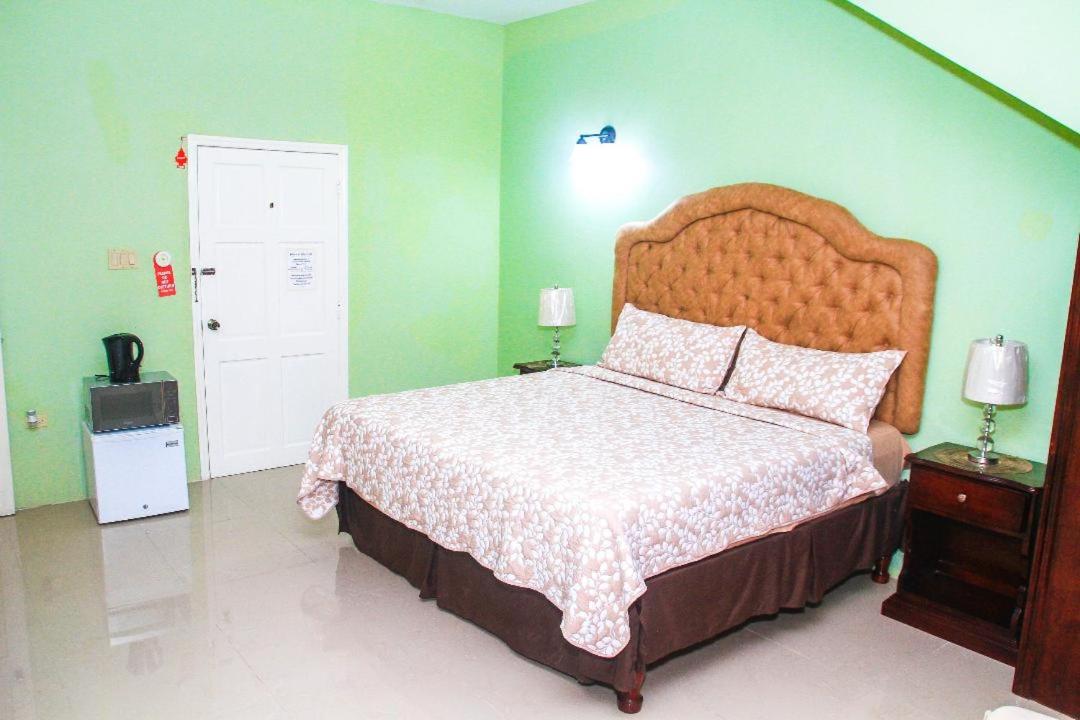 Dela de-Rose Guest House Negril Jamaica