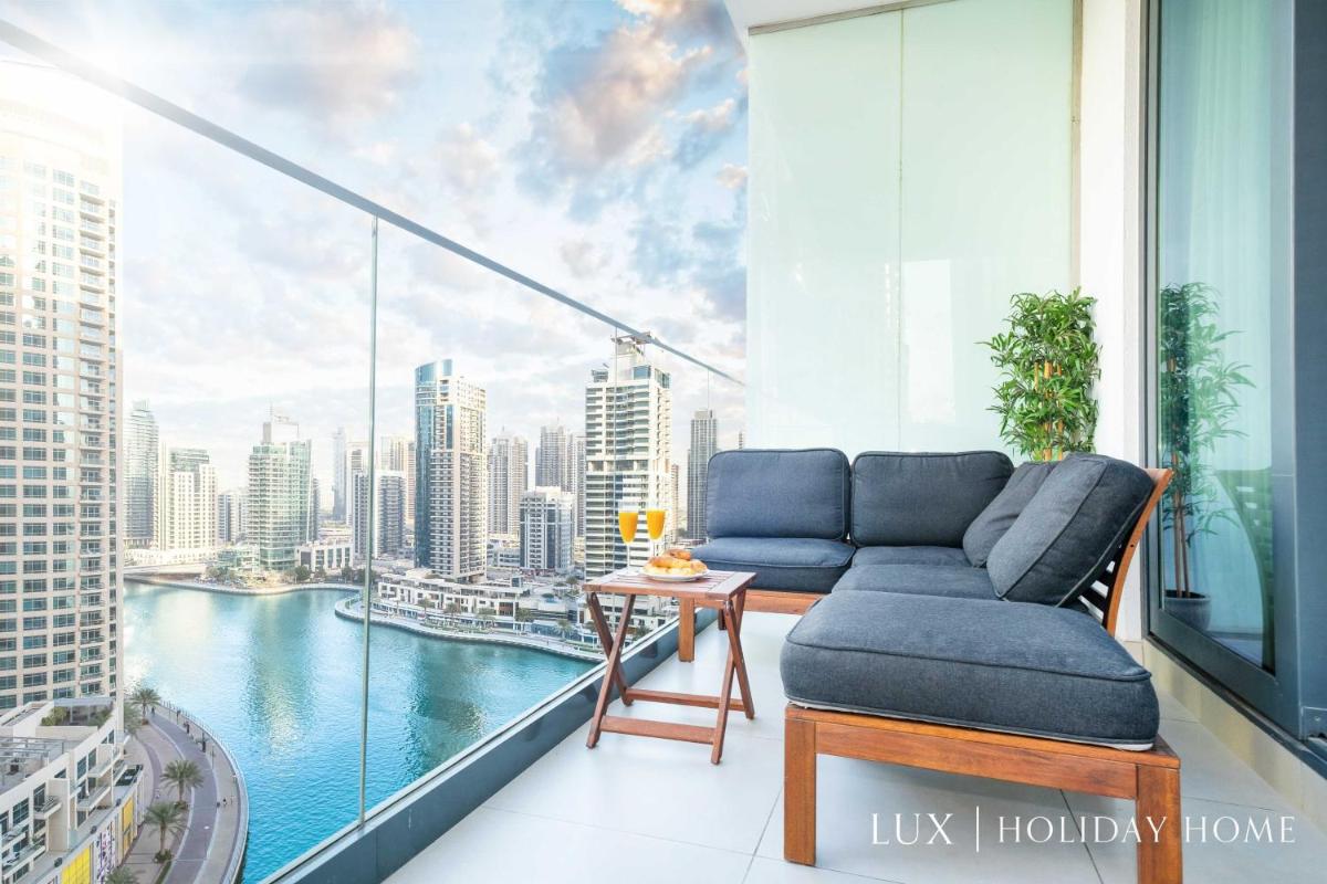 LUX Contemporary Suite with Full Marina View 6