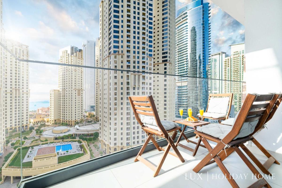 LUX Contemporary Suite with Full Marina View 6