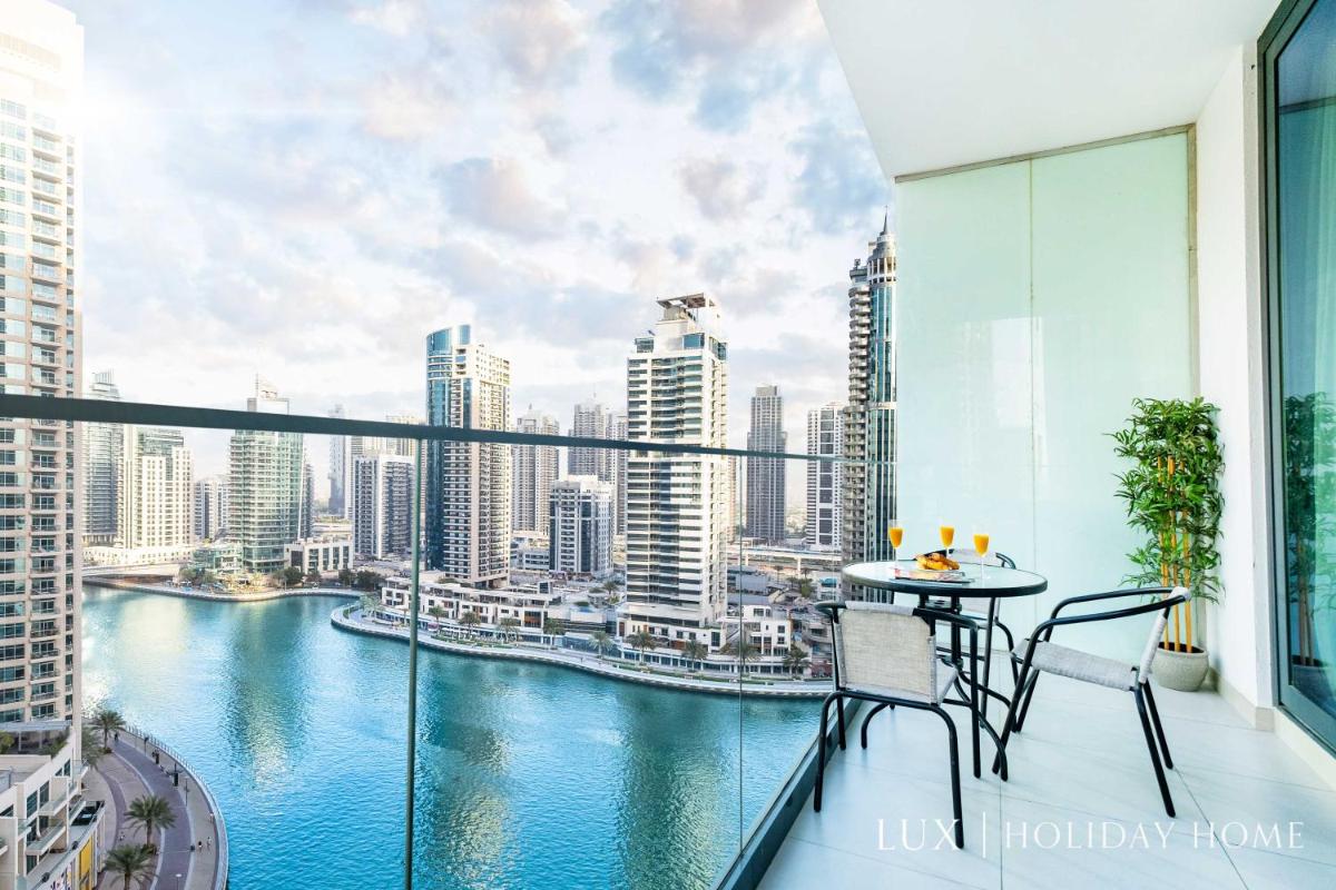 LUX Contemporary Suite with Full Marina View 6