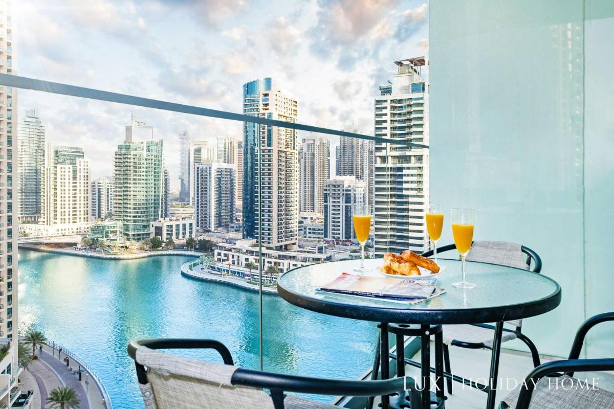 LUX Contemporary Suite with Full Marina View 6