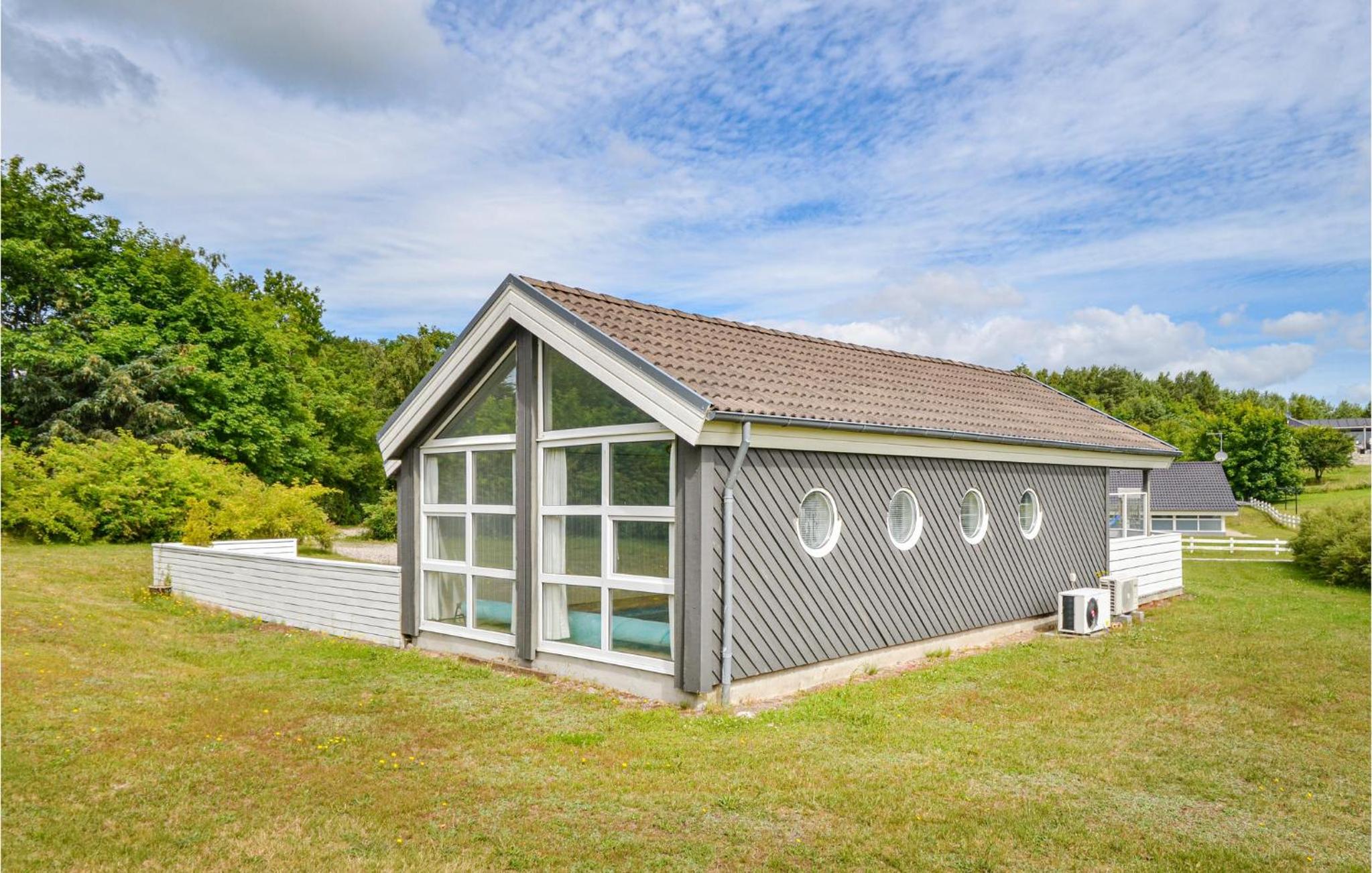 Cozy Home In Ebeltoft With Sauna