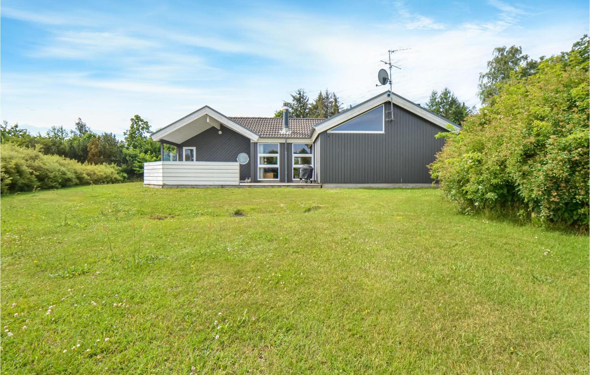 Cozy Home In Ebeltoft With Sauna