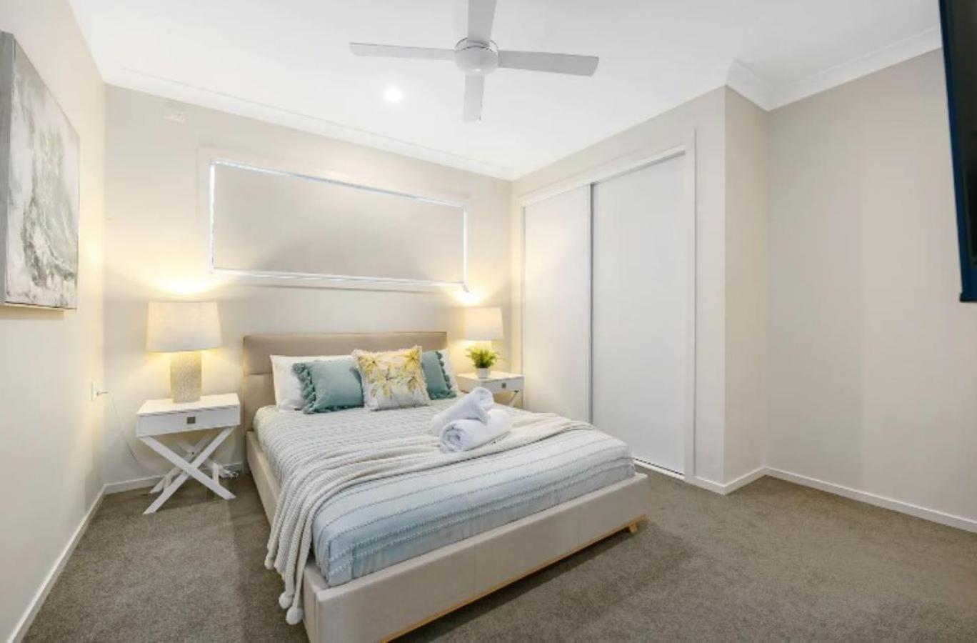 Capri Waterfront Resort-Style 5BR & Pool