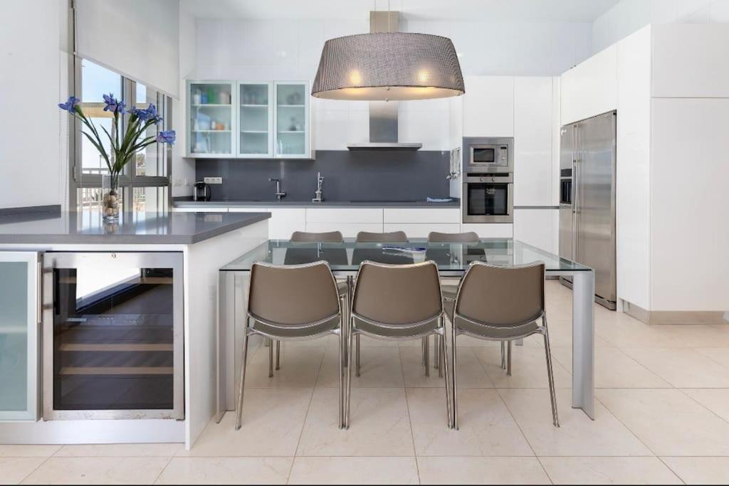 luxury sea view apartment with 2 rooms view 2