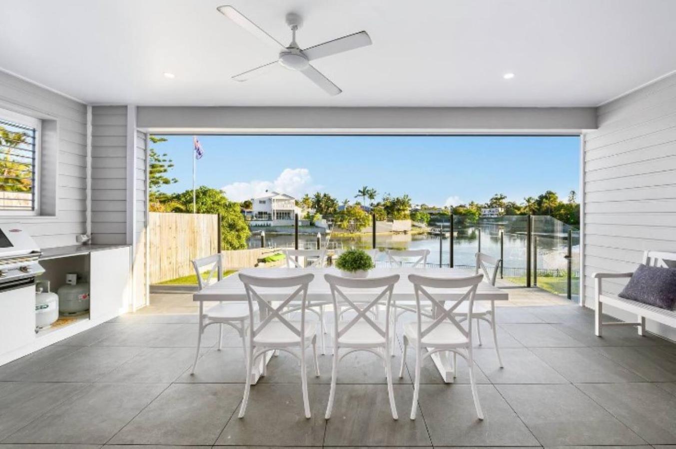 Capri Waterfront Resort-Style 5BR & Pool