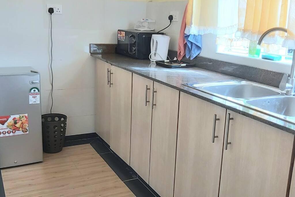Modern &homely guest suite w/free parking in Karen