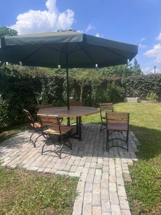 Modern &homely guest suite w/free parking in Karen