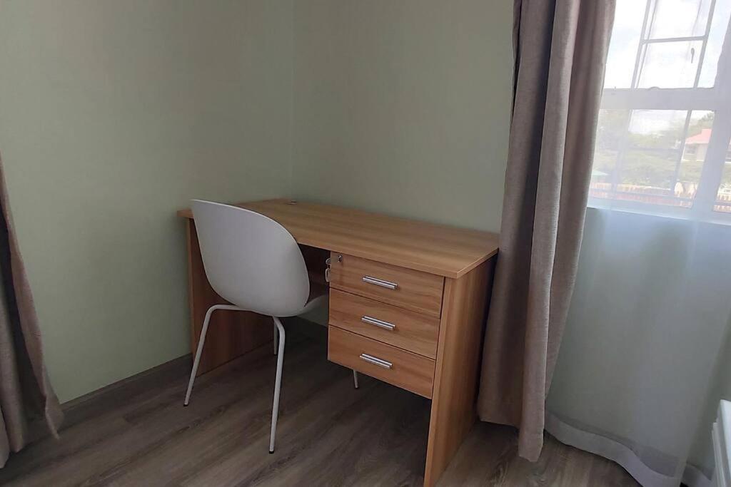 Modern &homely guest suite w/free parking in Karen