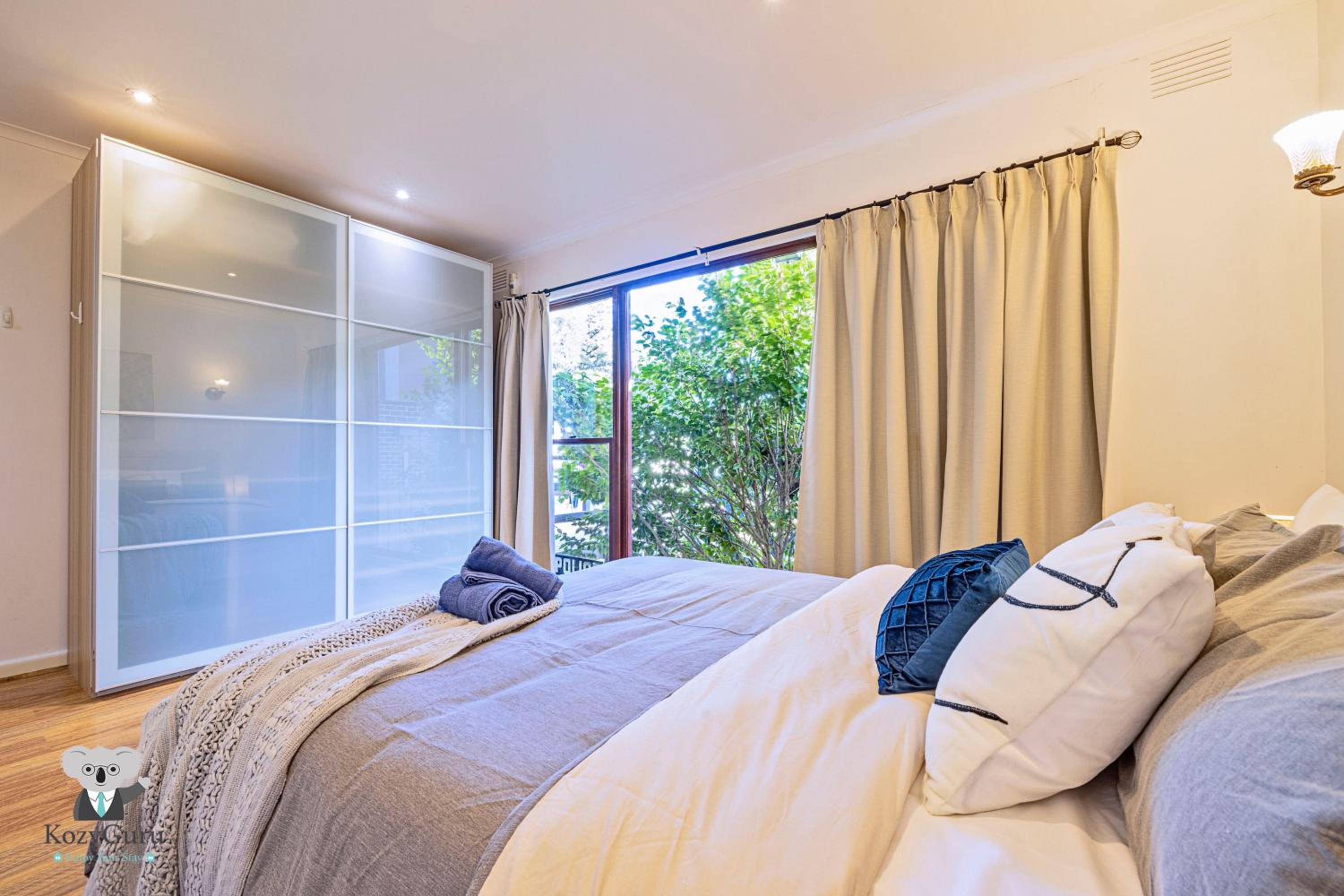 KozyGuru / Camberwell / Perfect 3 Bedroom House / VCA016