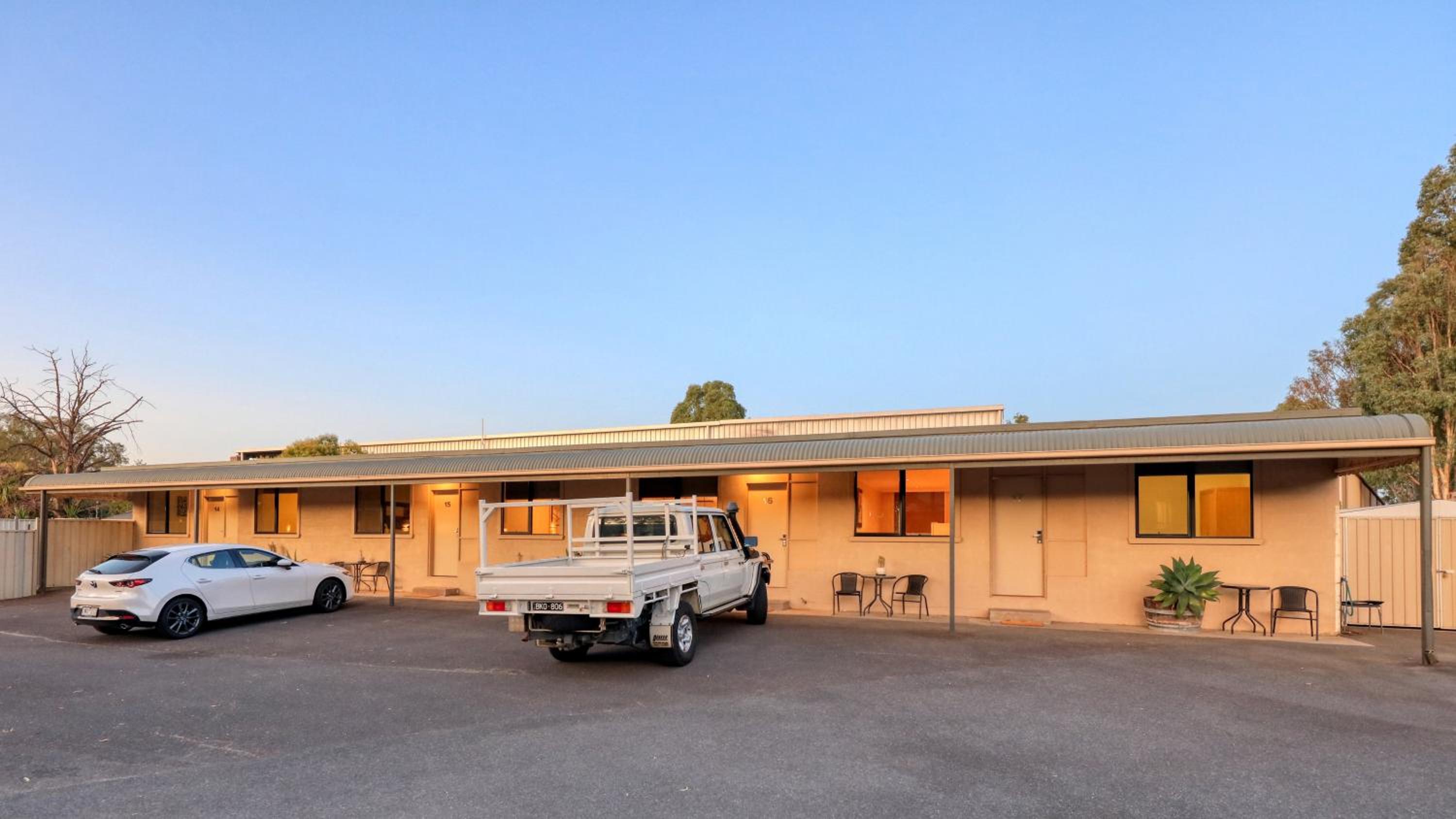 New Crossing Place Motel
