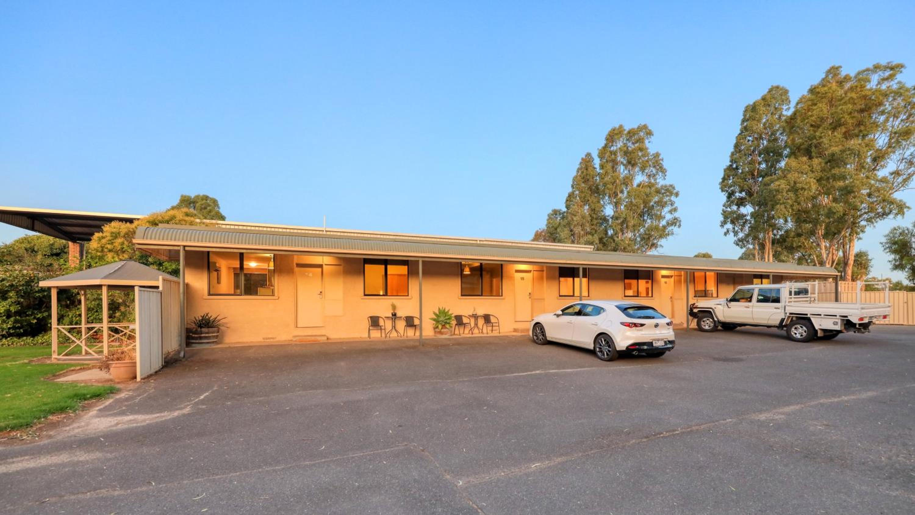 New Crossing Place Motel
