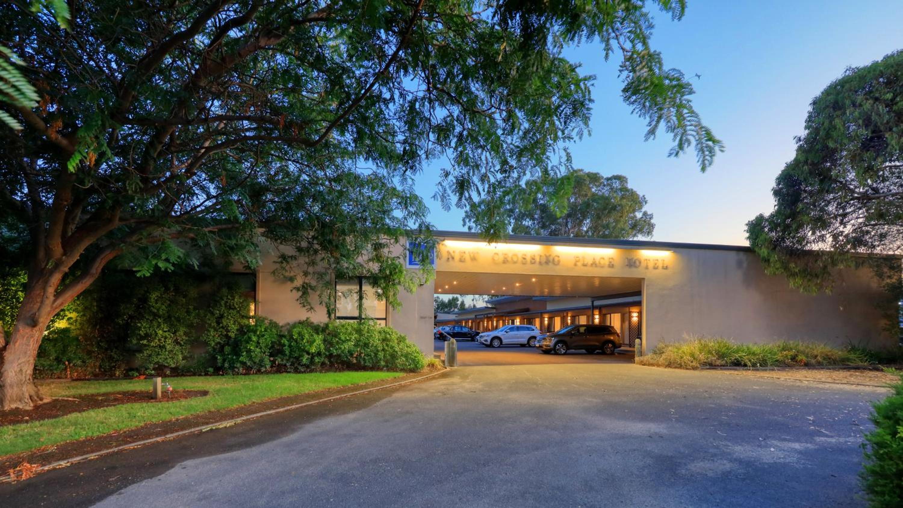 New Crossing Place Motel