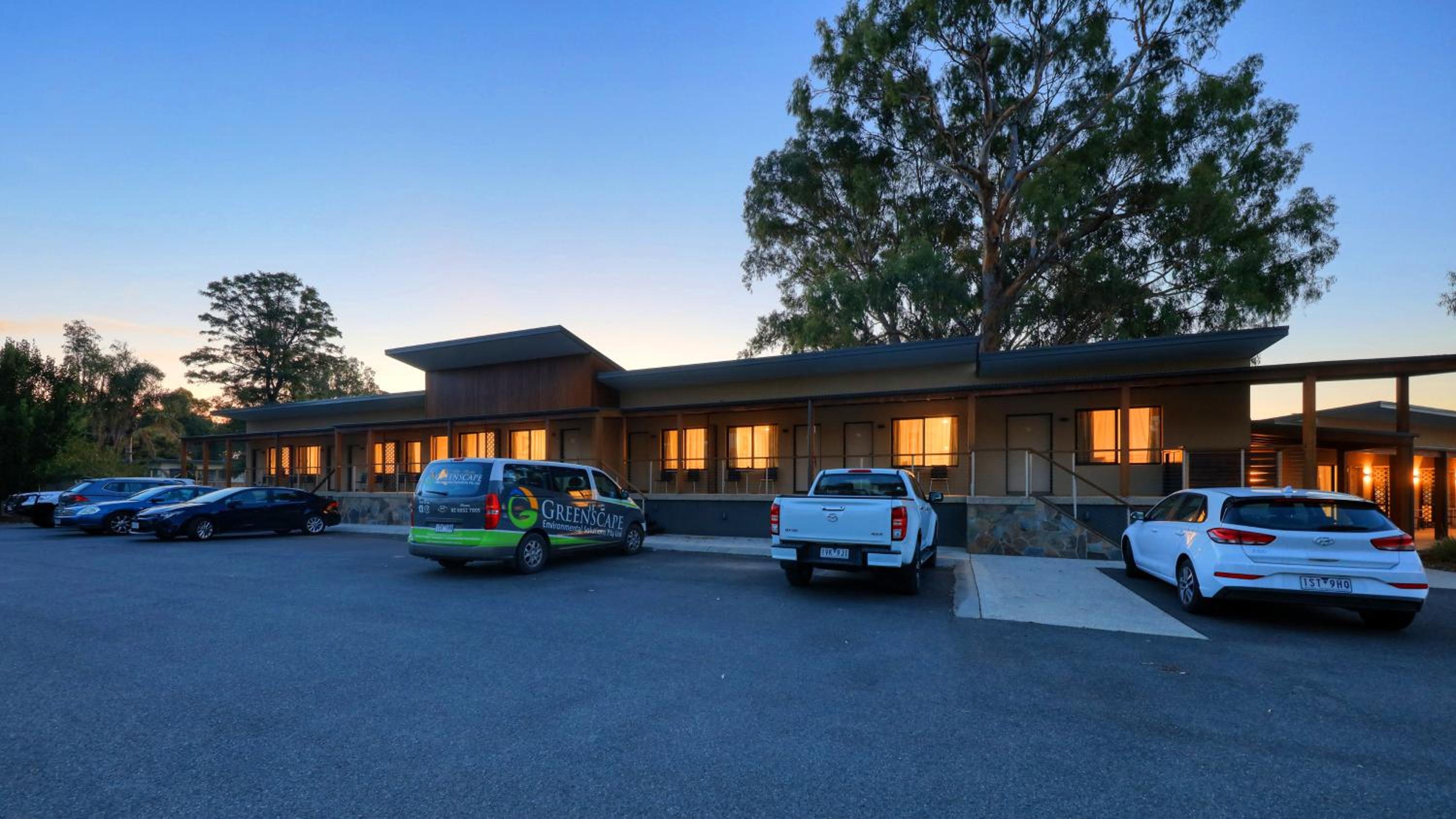 New Crossing Place Motel
