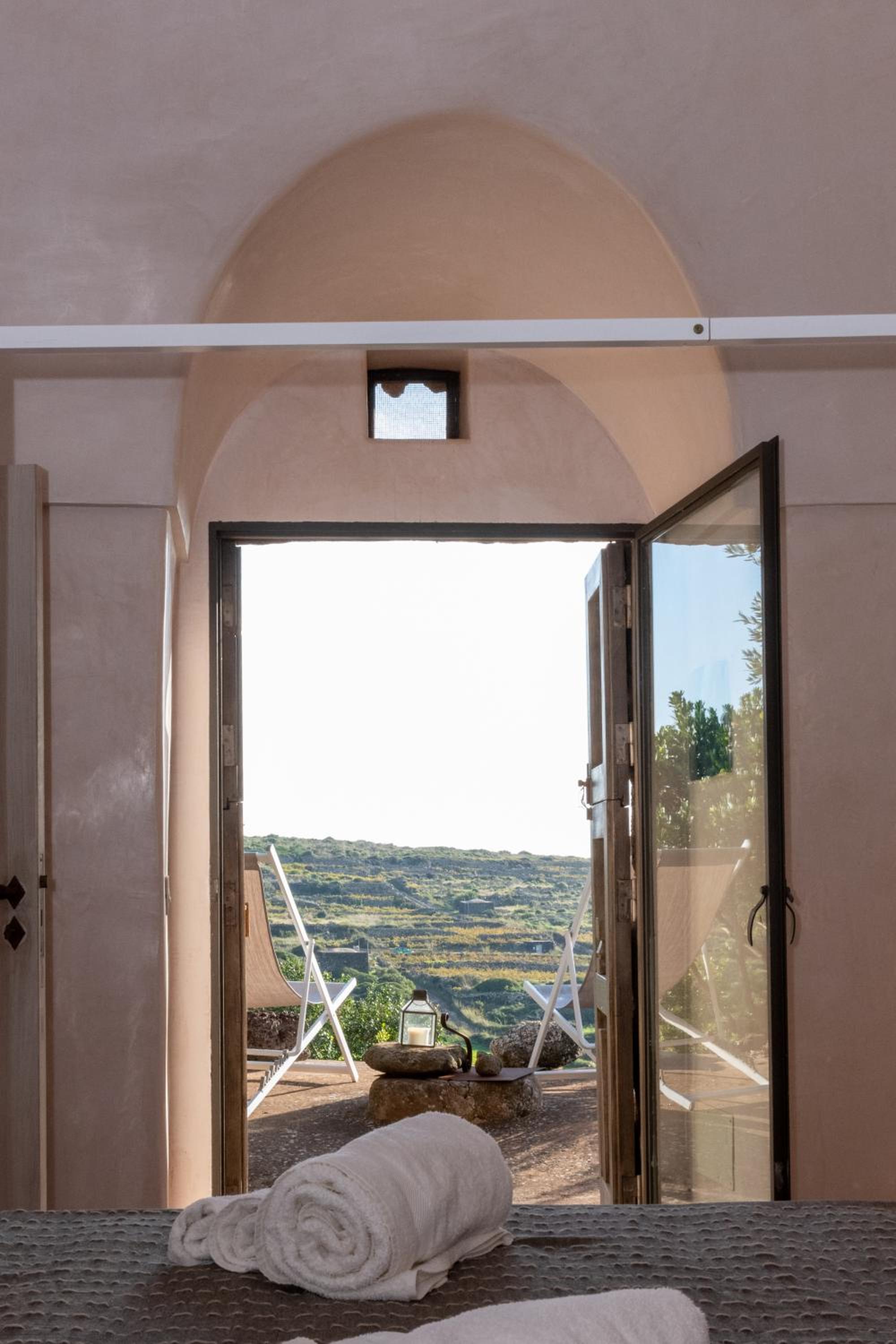 Dammusi IL SERRALH -Pantelleria-