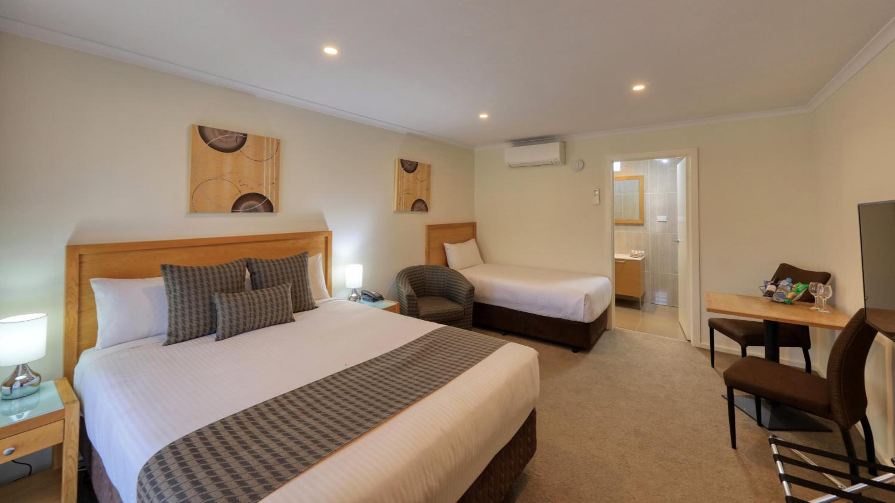 New Crossing Place Motel