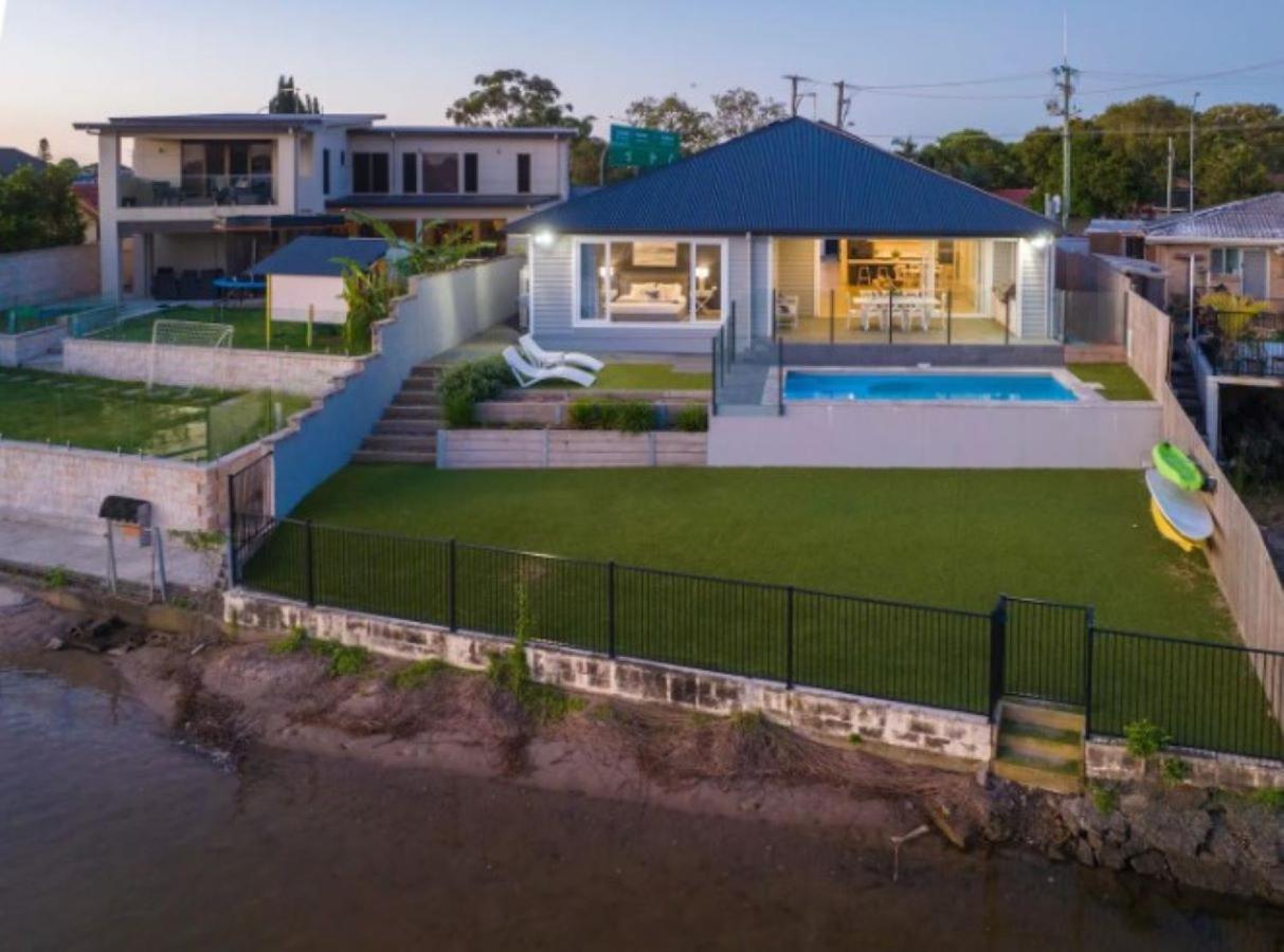 Capri Waterfront Resort-Style 5BR & Pool