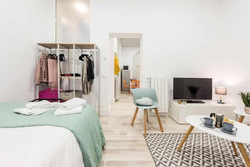 Calle Huertas Galería by RegalateMadrid