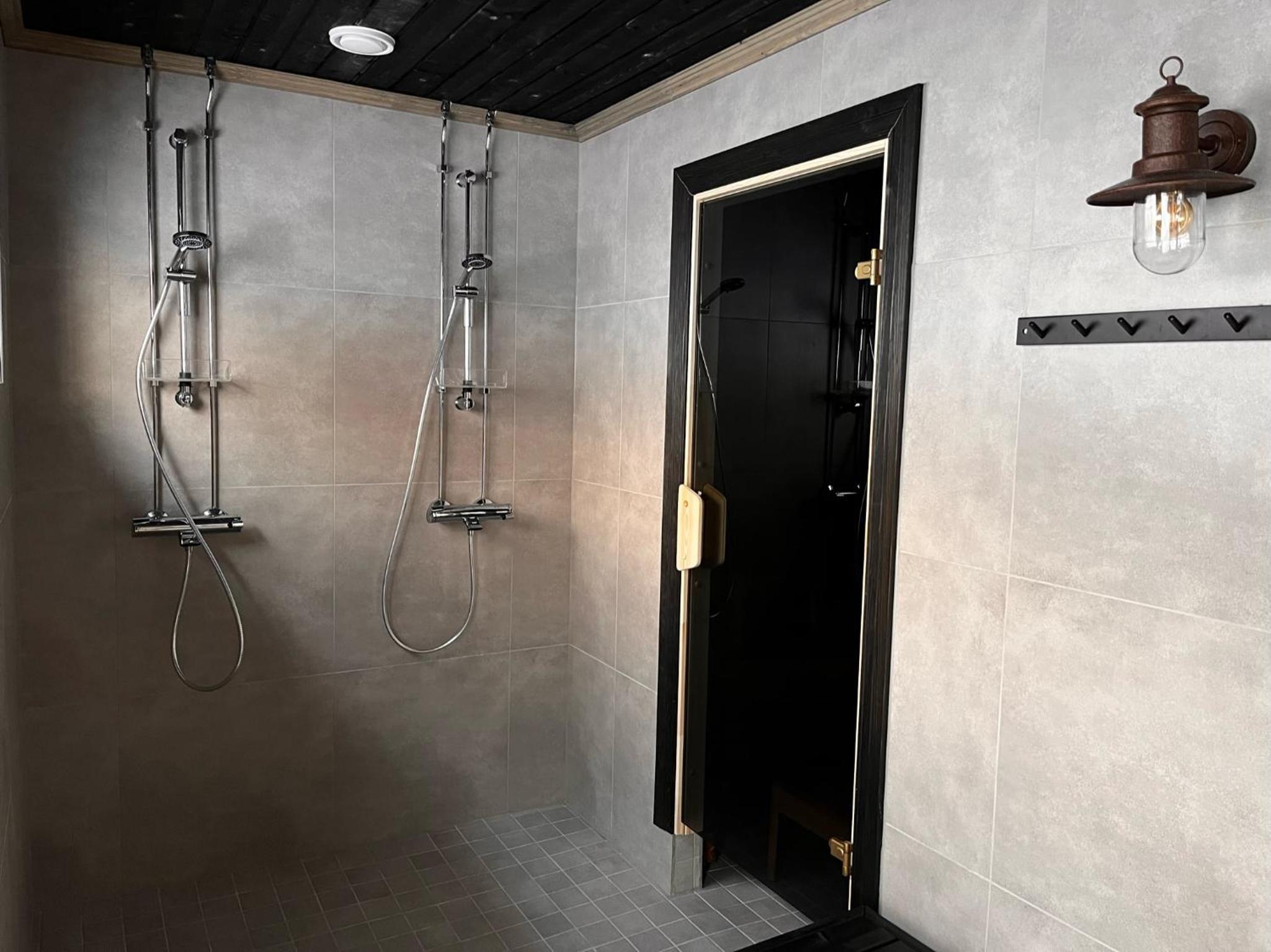 Porthos Ski-in Lodge with private hot tub and sauna in Lapland