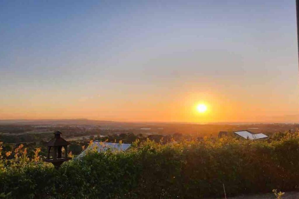 Luxury & plush lifestyle 5 Bedroom house in Mt Eliza