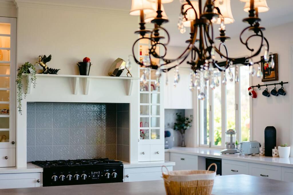 Luxury & plush lifestyle 5 Bedroom house in Mt Eliza