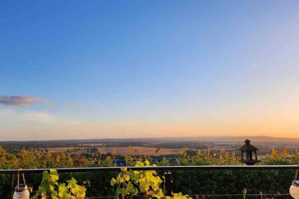 Luxury & plush lifestyle 5 Bedroom house in Mt Eliza