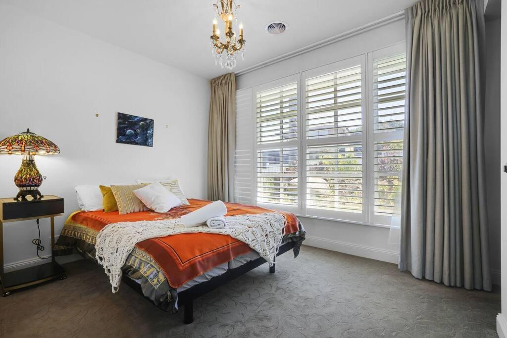 Luxury & plush lifestyle 5 Bedroom house in Mt Eliza