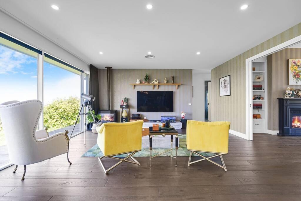 Luxury & plush lifestyle 5 Bedroom house in Mt Eliza