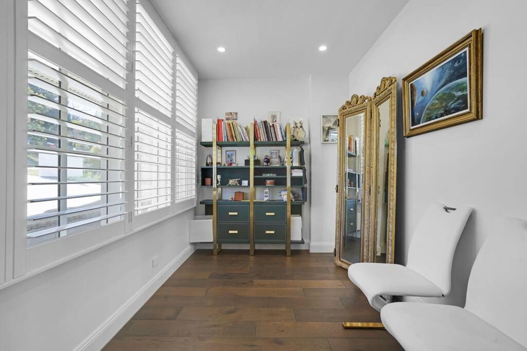 Luxury & plush lifestyle 5 Bedroom house in Mt Eliza