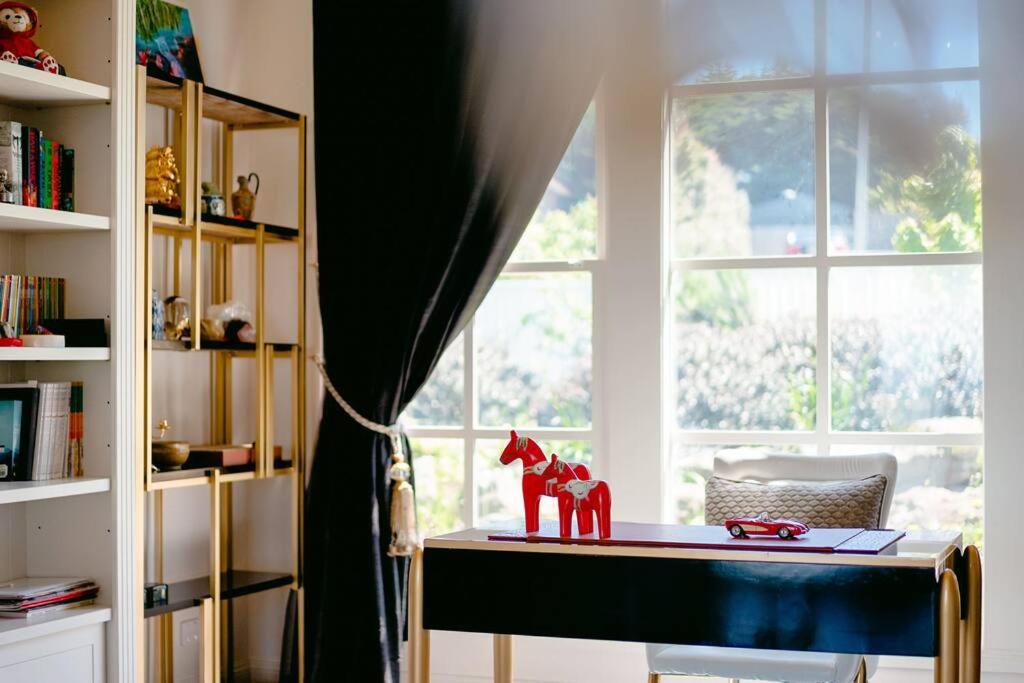 Luxury & plush lifestyle 5 Bedroom house in Mt Eliza