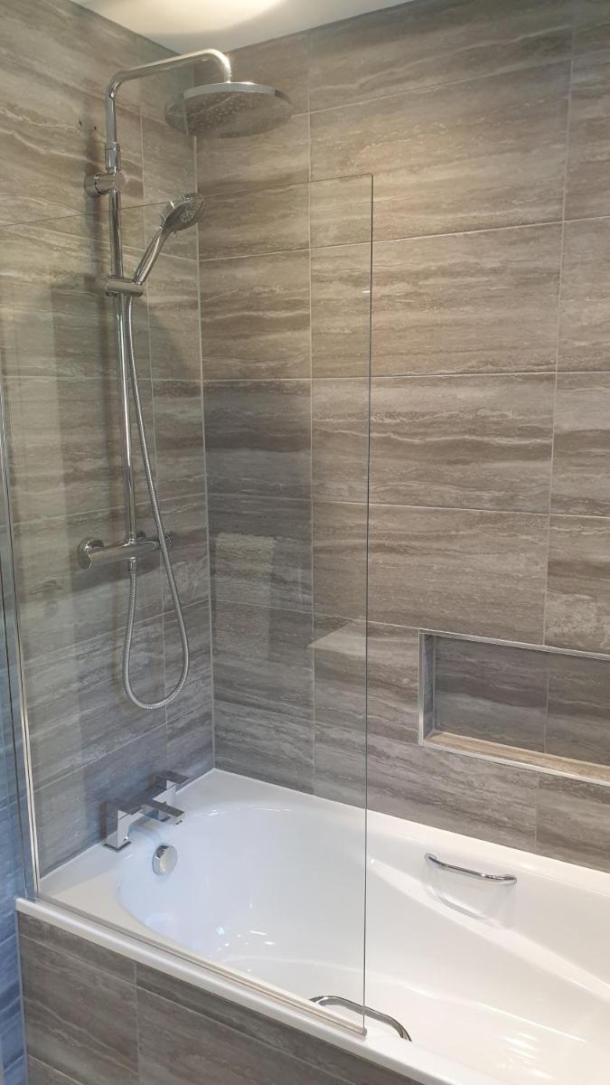Large modern self contained apartment in Lymington