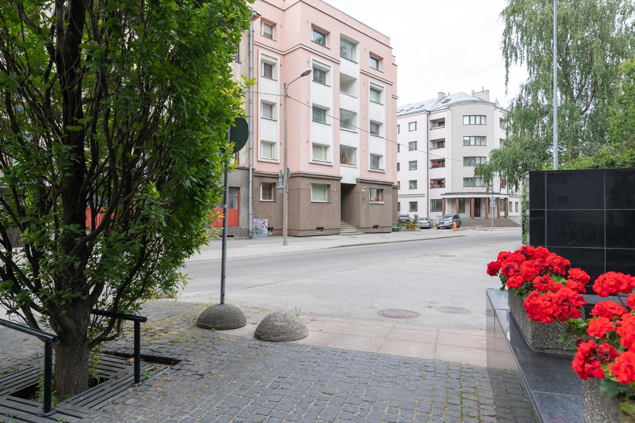 Cozy Stylish Studio Apartment with FREE Parking by Centralapartments
