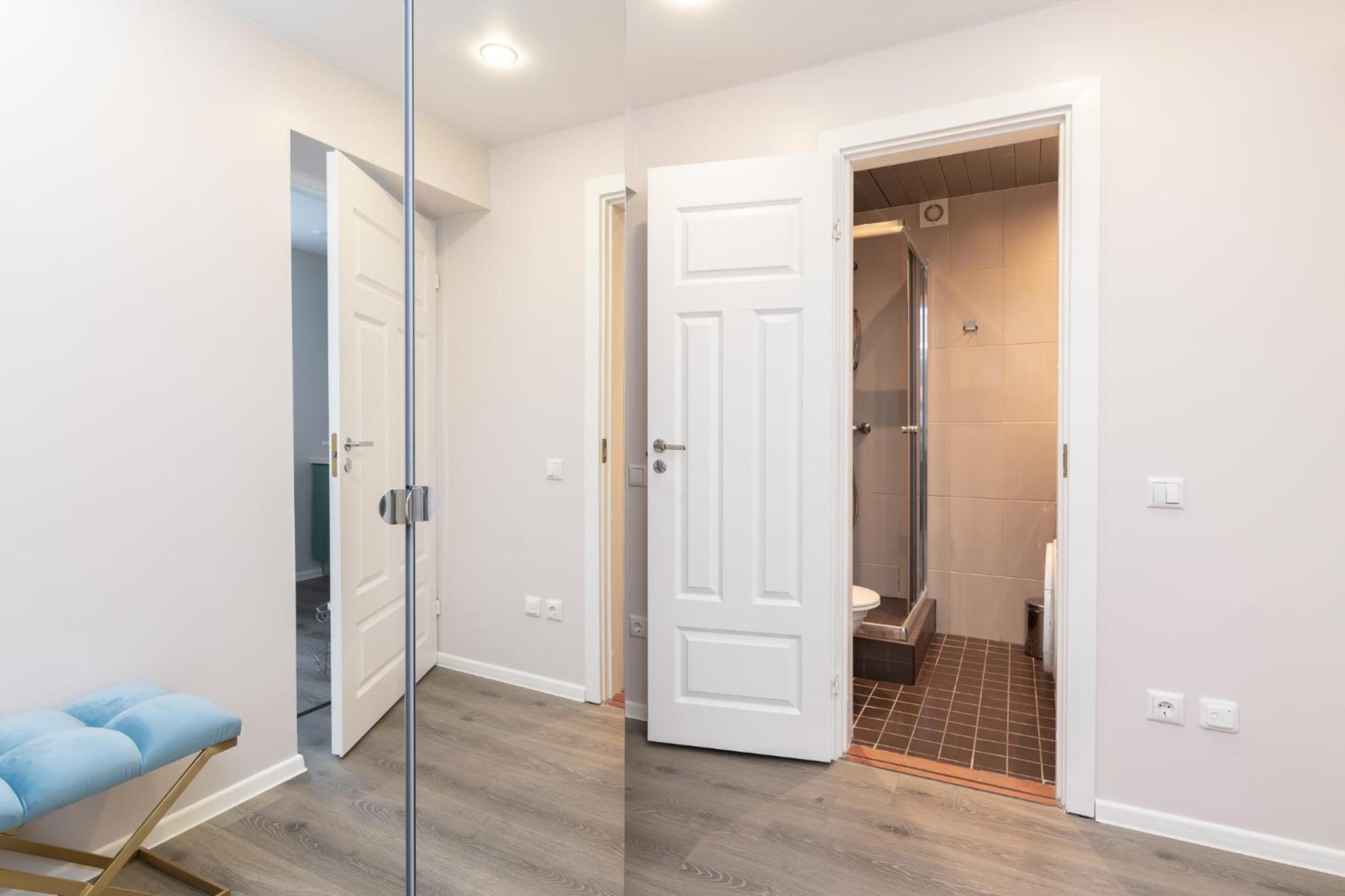 Cozy Stylish Studio Apartment with FREE Parking by Centralapartments