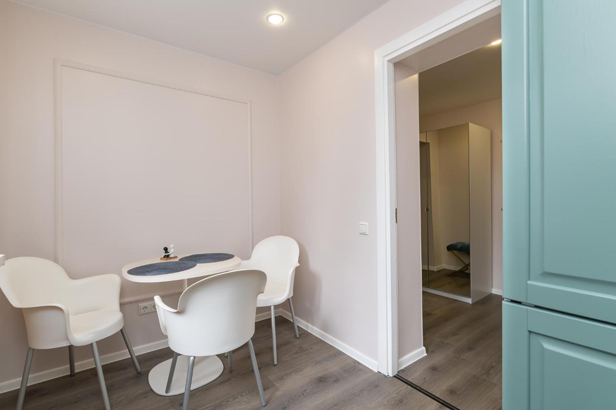 Cozy Stylish Studio Apartment with FREE Parking by Centralapartments