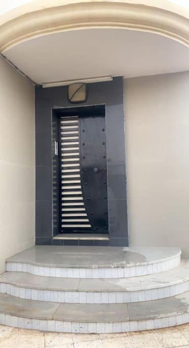 Outstanding Two bedroom Apartment view 4