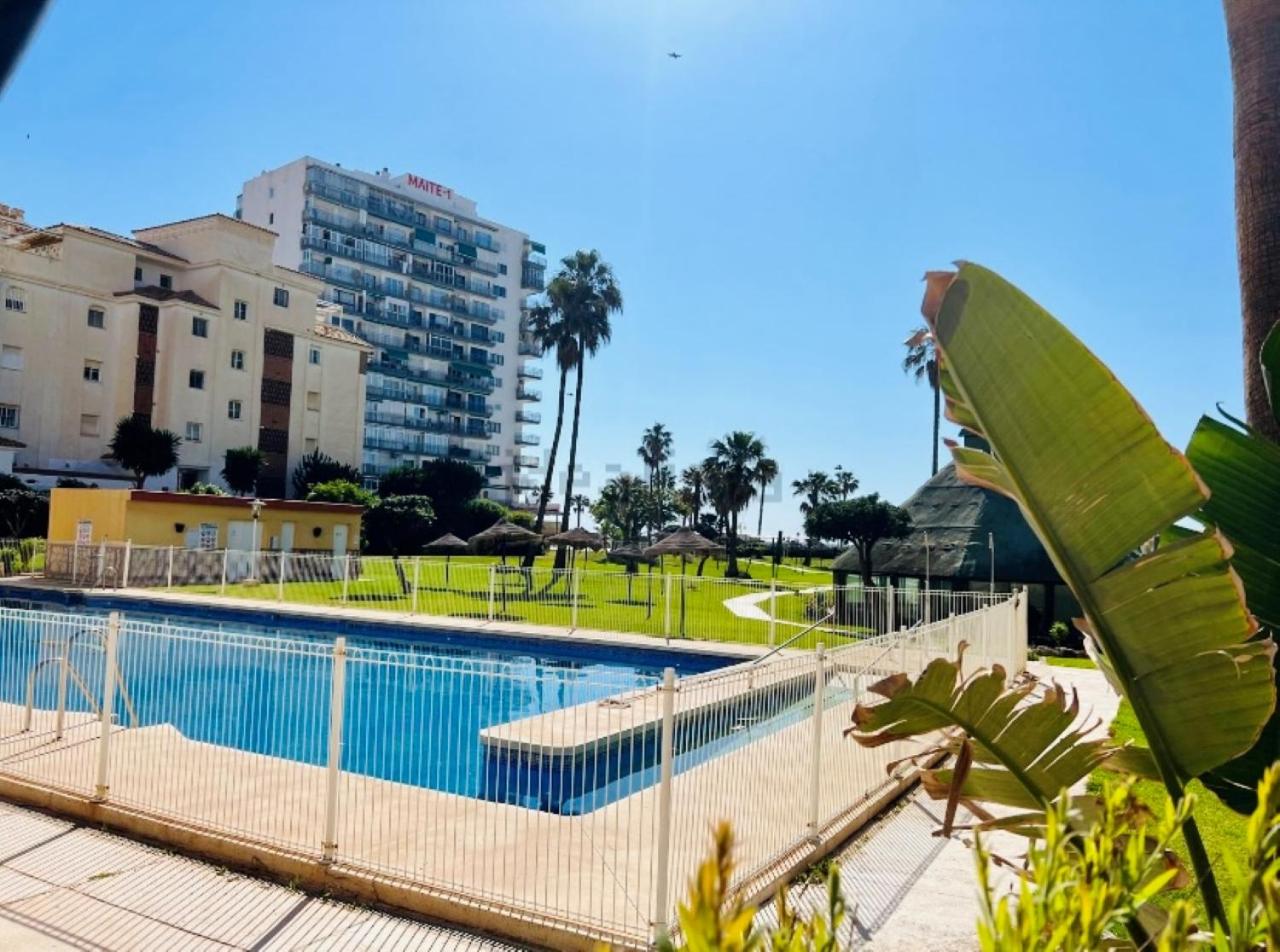 PRECIOSO ESTUDIO FRENTE AL MAR CON PISCINA