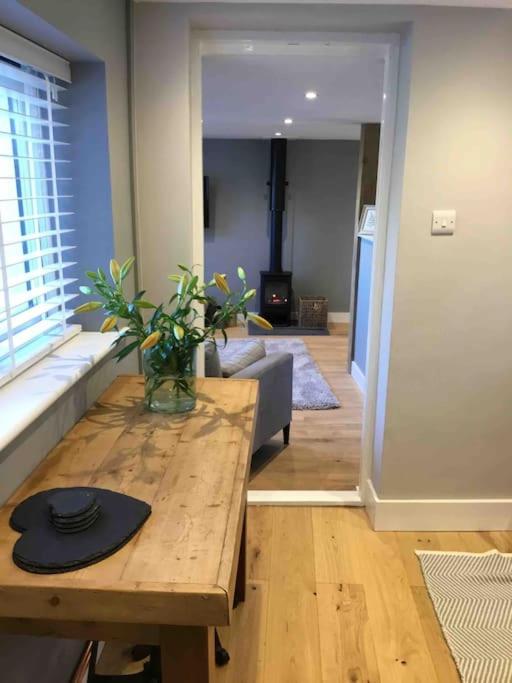 Cute studio cottage. Wood burner. Amazing views view 4