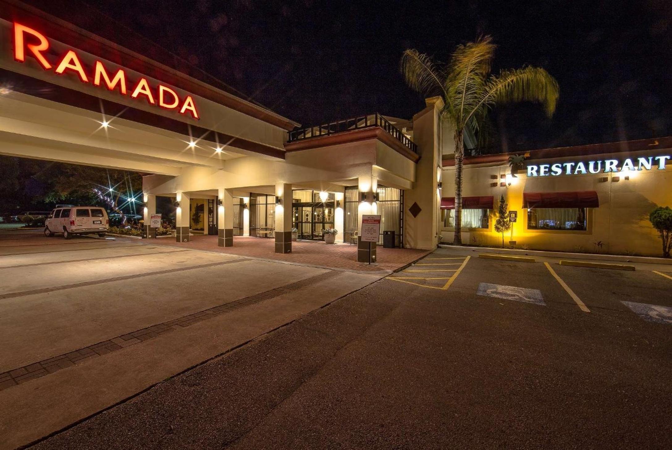 Hotel Ramada by Wyndham Houston Intercontinental Airport East