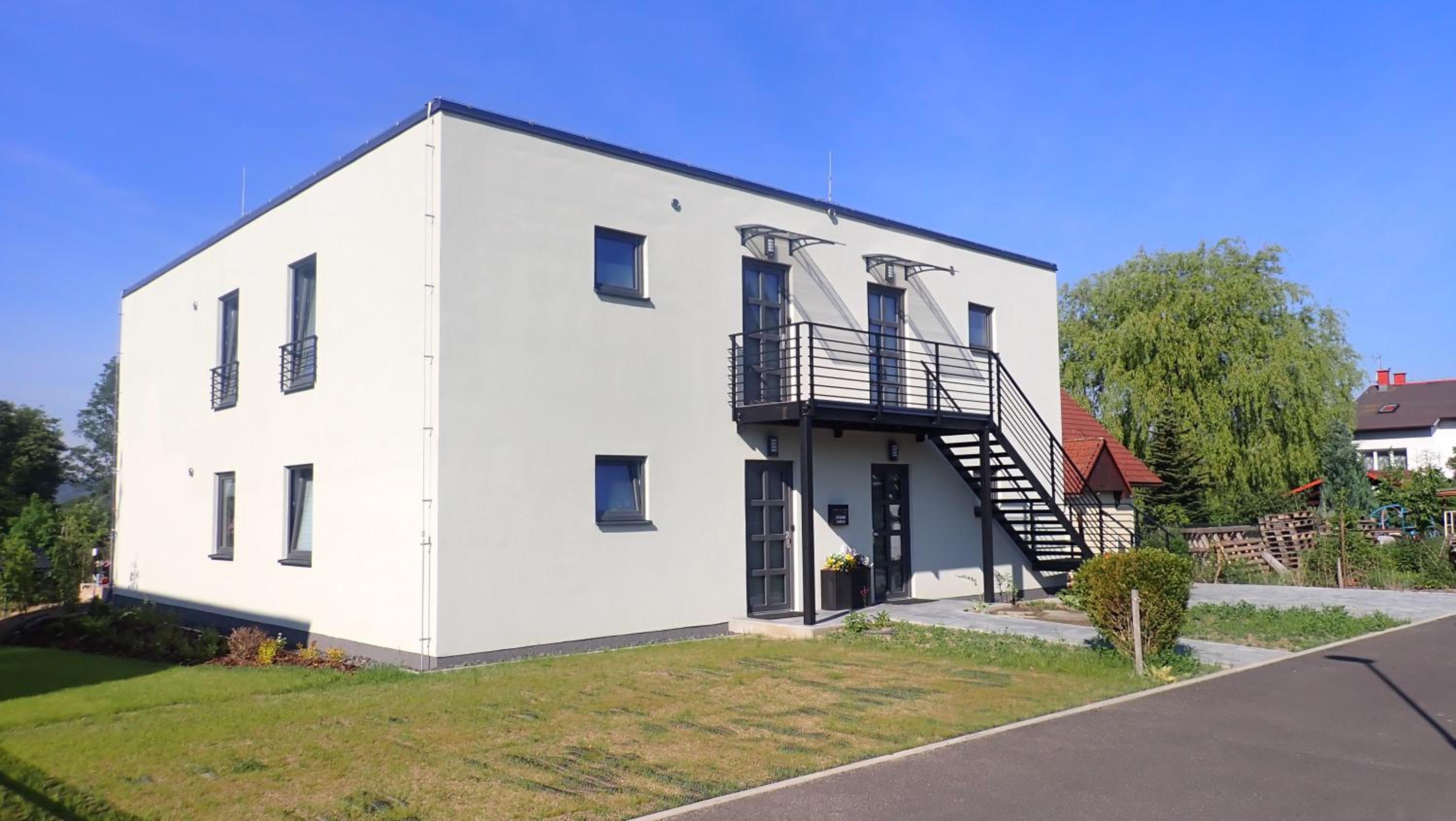 Apartments A + L