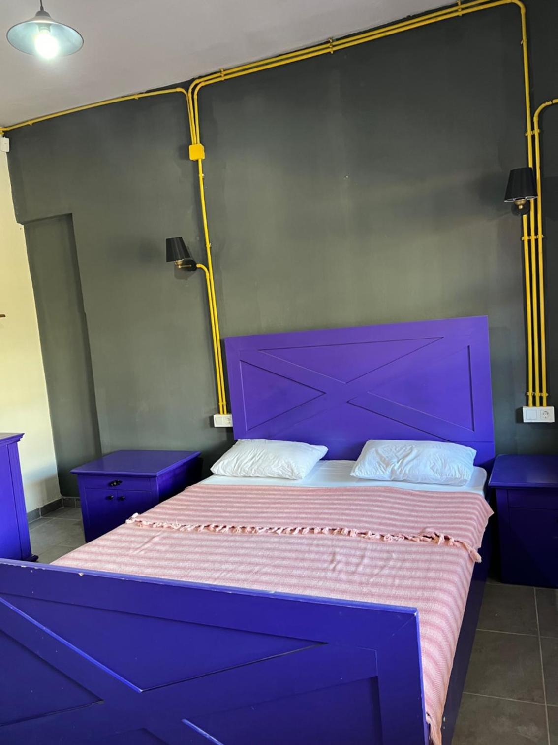 Berlin Hostel & Street