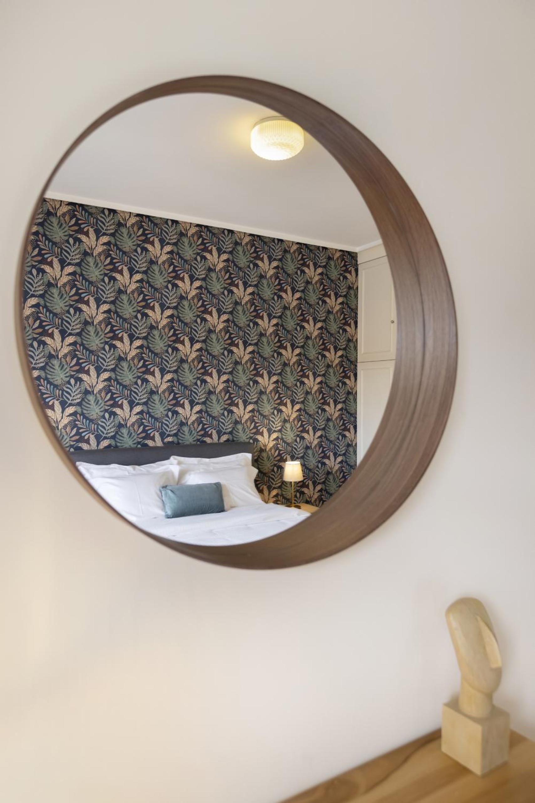 Valaoritou 6os - An aristocratic 1 BR in the hear