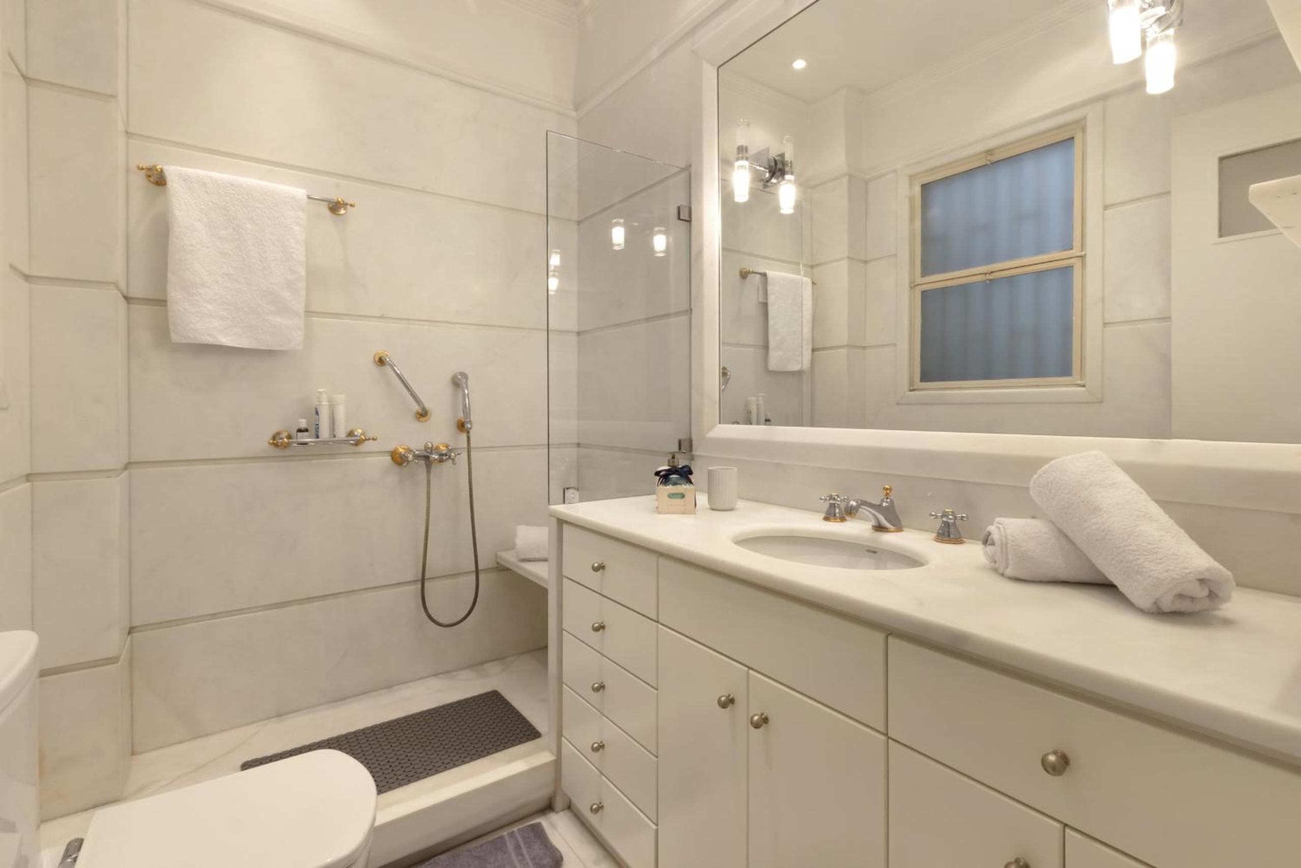 Valaoritou 6os - An aristocratic 1 BR in the hear