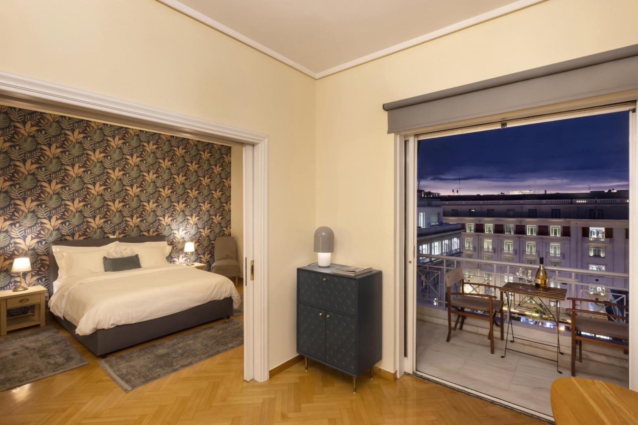 Valaoritou 6os - An aristocratic 1 BR in the hear