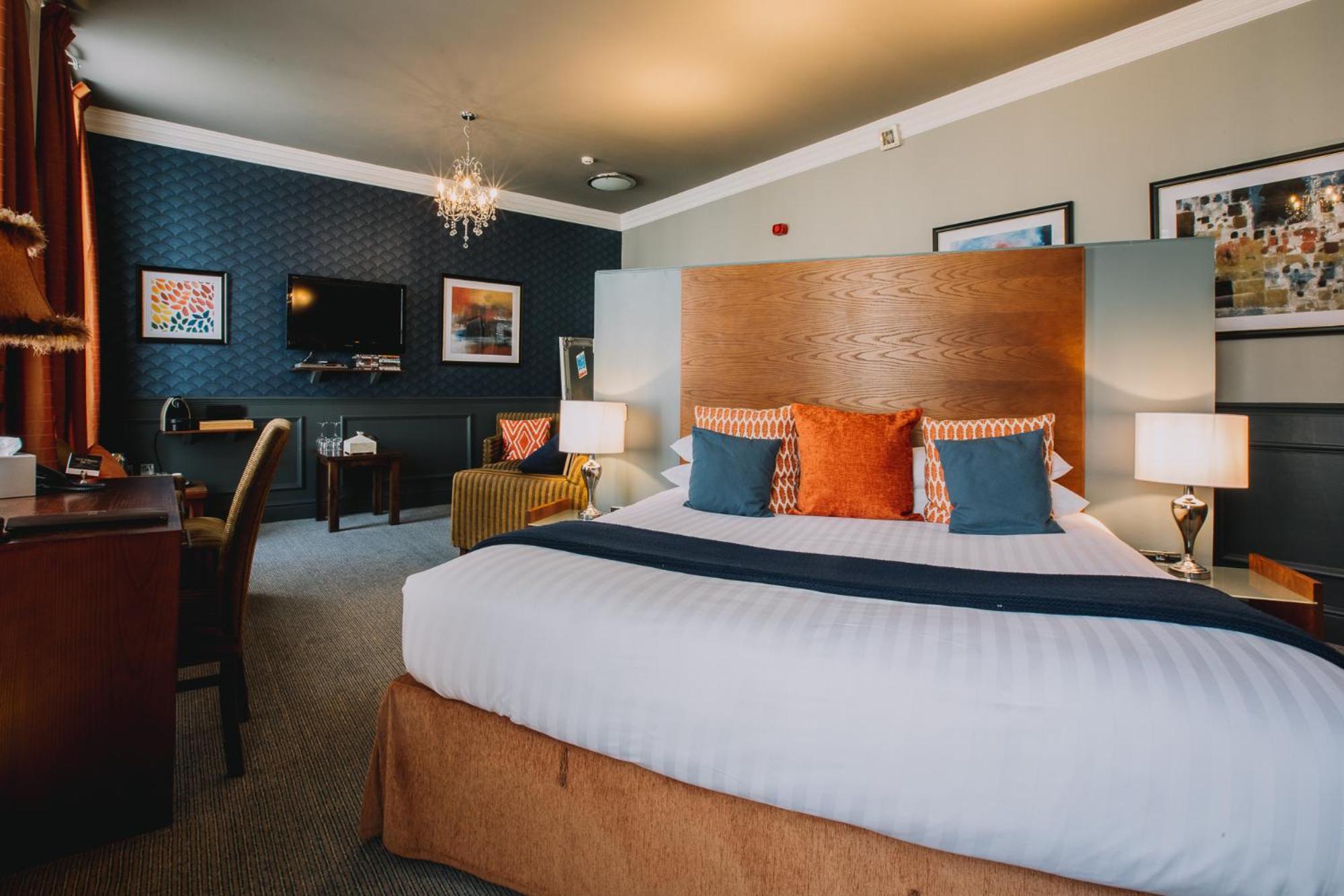 The Sun Hotel & Bar