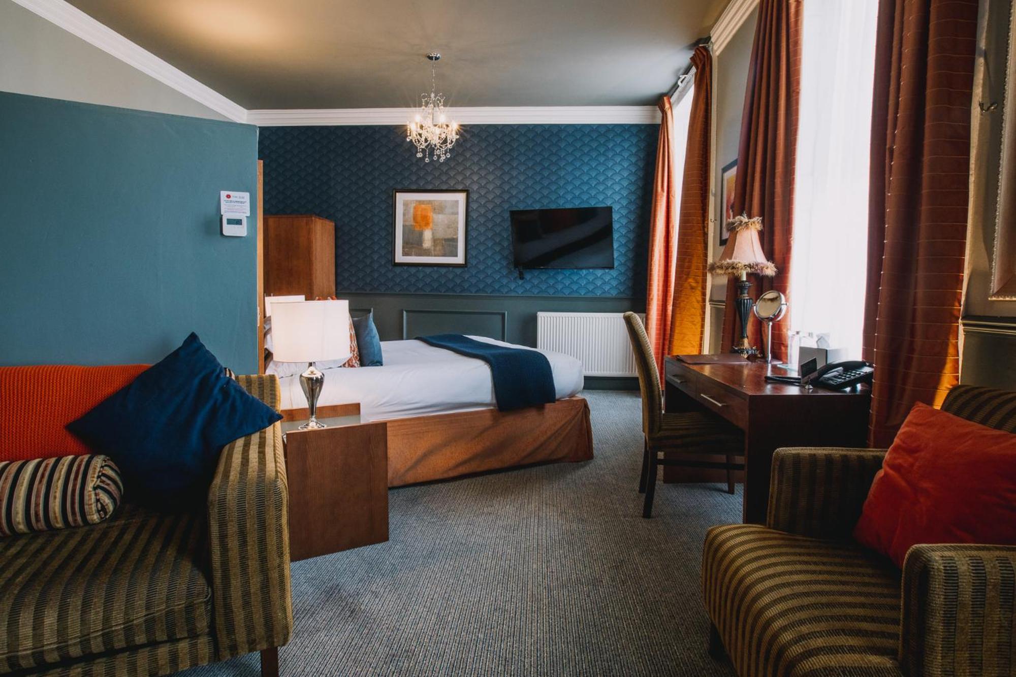 The Sun Hotel & Bar