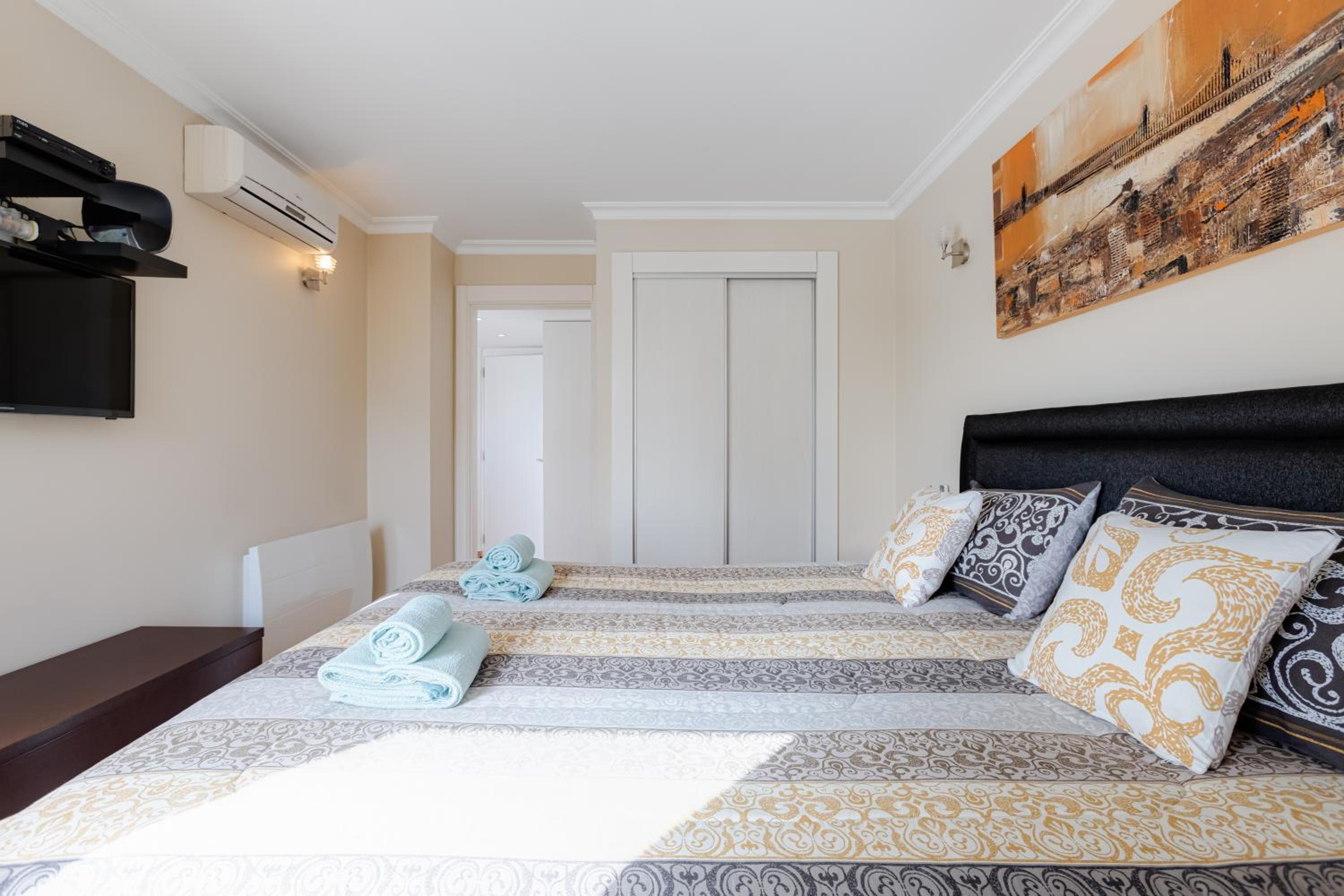 VILASOL - "Captain's Retreat" for 4 with AC facing the gardens & Pool view 3