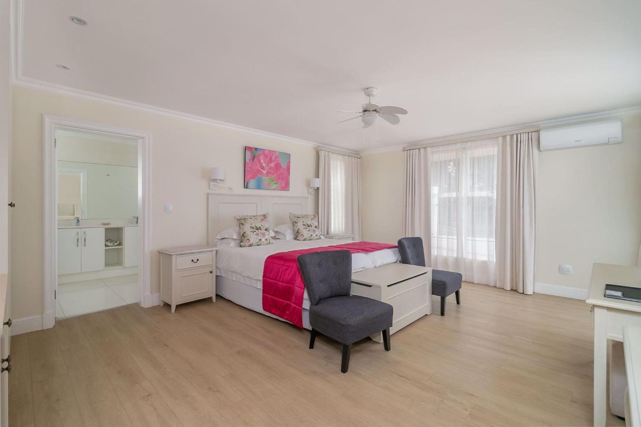 Westhill Guesthouse, Balcony with lagoon view, pool, close to centre, quiet view 2