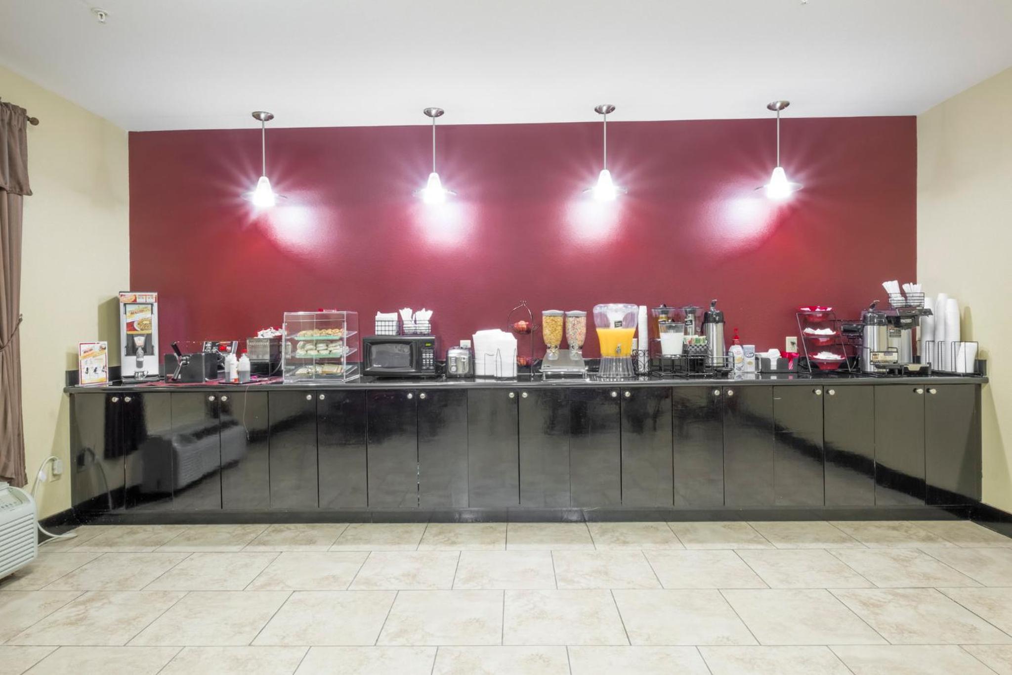 Lake Charles Vacations - Red Roof Inn Suites Lake Charles - Property Image 41