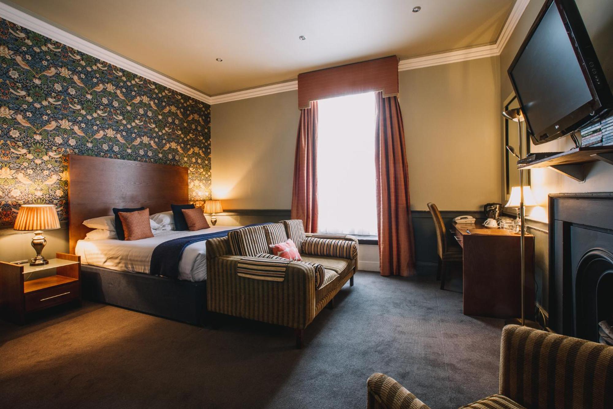 The Sun Hotel & Bar